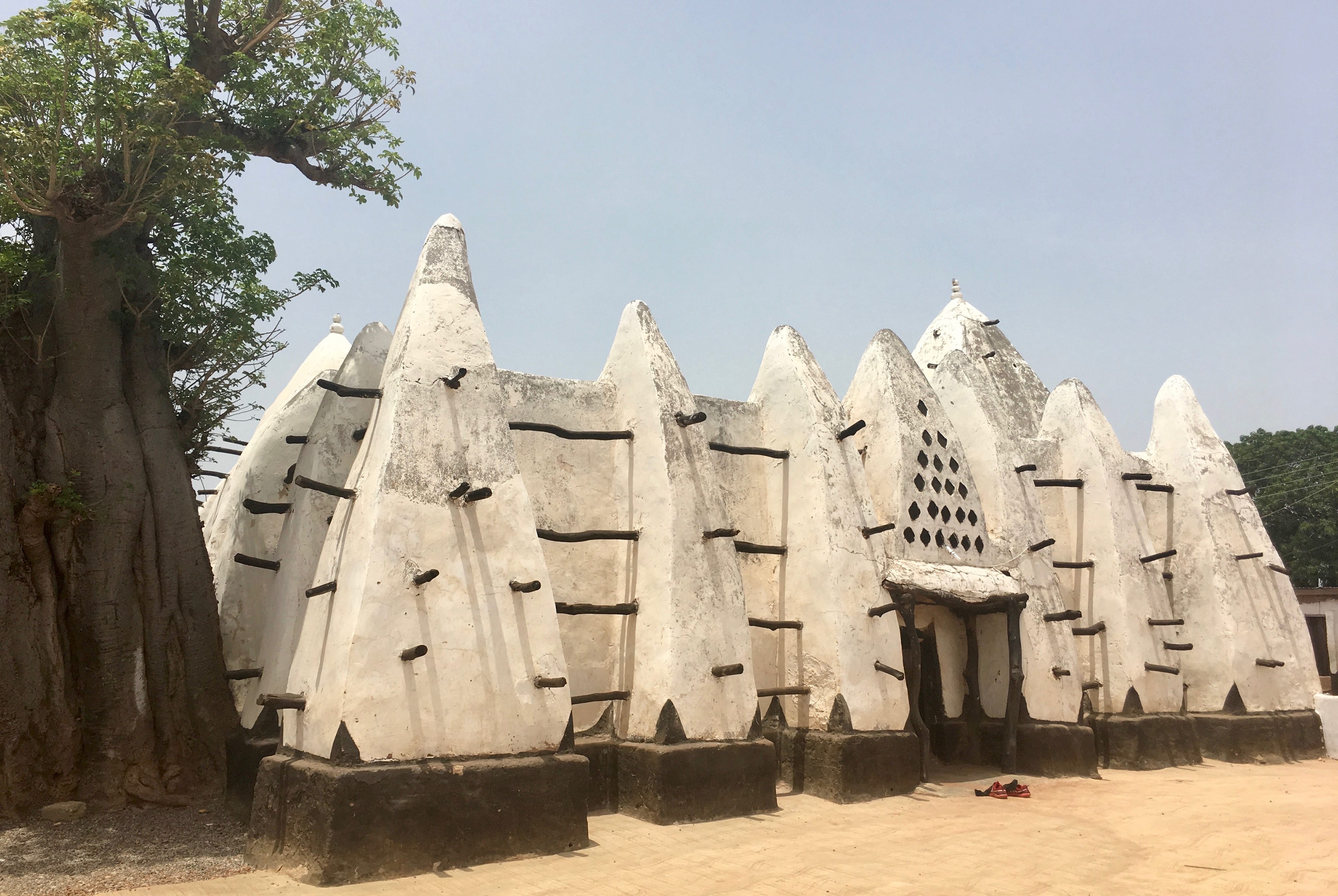 Larabang is home to a traditional stick and mud mosque which is thought to be the oldest in West Africa.